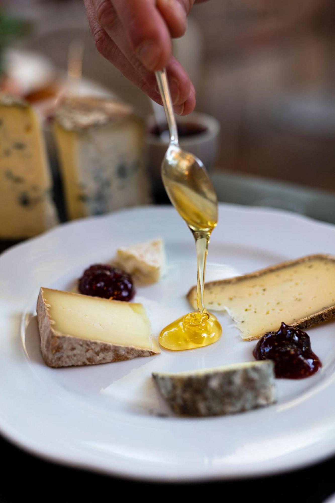 Hotel Et Restaurant La Bastide Bourrelly - Mathias Dandine 卡布列斯 外观 照片